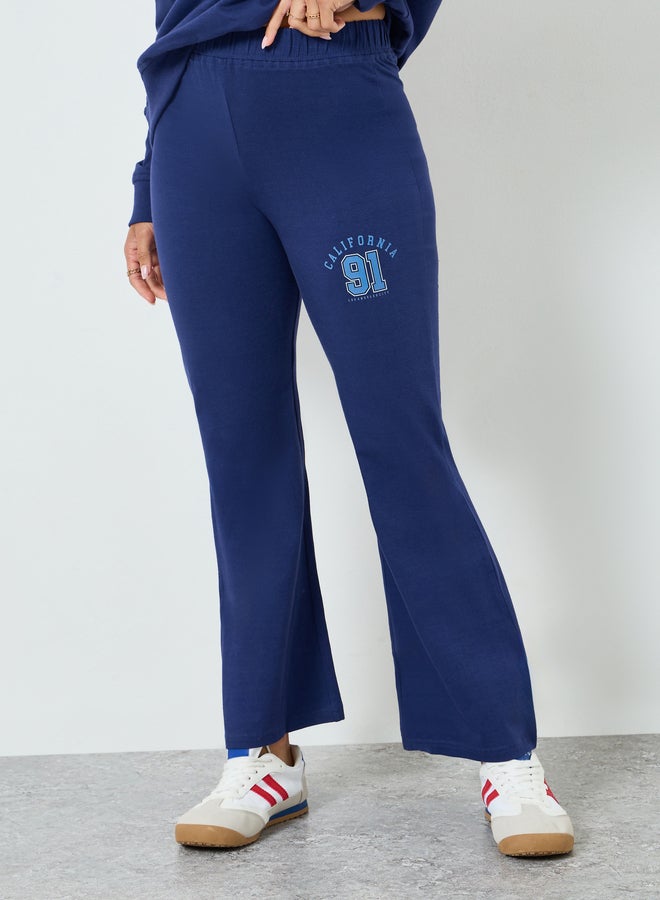 ستايلي طقم منسق من بنطال بأرجل واسعة وسويت شيرت بطبعة جرافيك - Image 4